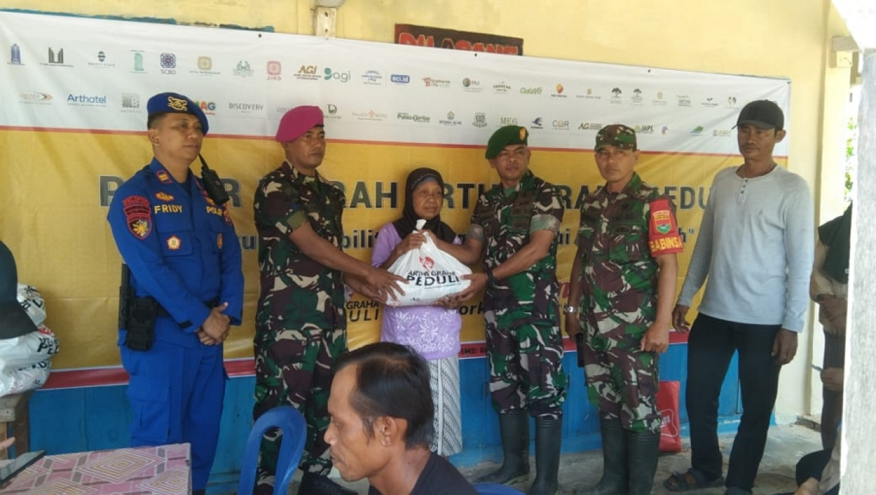 Polres Tanggamus Kawal Distribusi Bahan Pokok Pasar Murah Artha Graha Peduli 