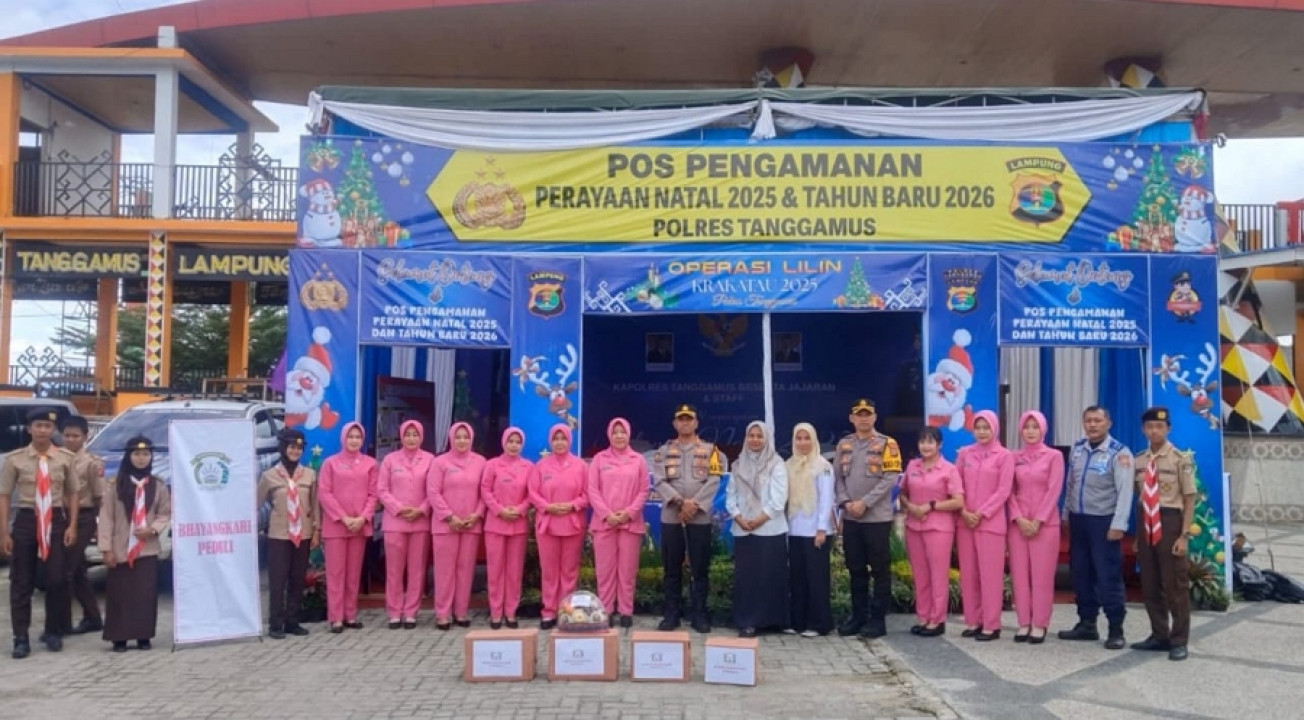 Kapolres Tanggamus Serahkan Bingkisan dan Tinjau Kesiapan Pengamanan  Nataru