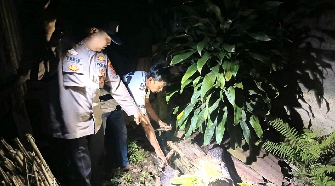 Polsek Sumberejo Identifikasi Penemuan Bayi Perempuan di Lubang Bekas Septic Tank 