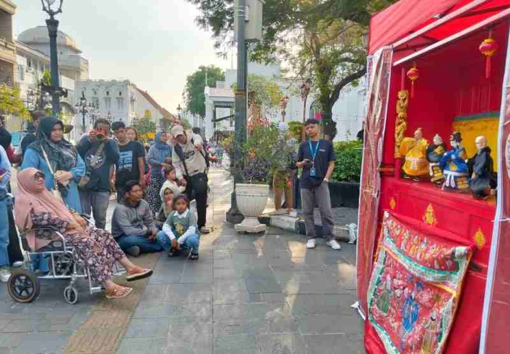 Nonton_Wayang_Potehi_Sanggar_Tek_Gie_Hien_Menyingkap_Layar,_Menghidupkan_Warisan.jpg