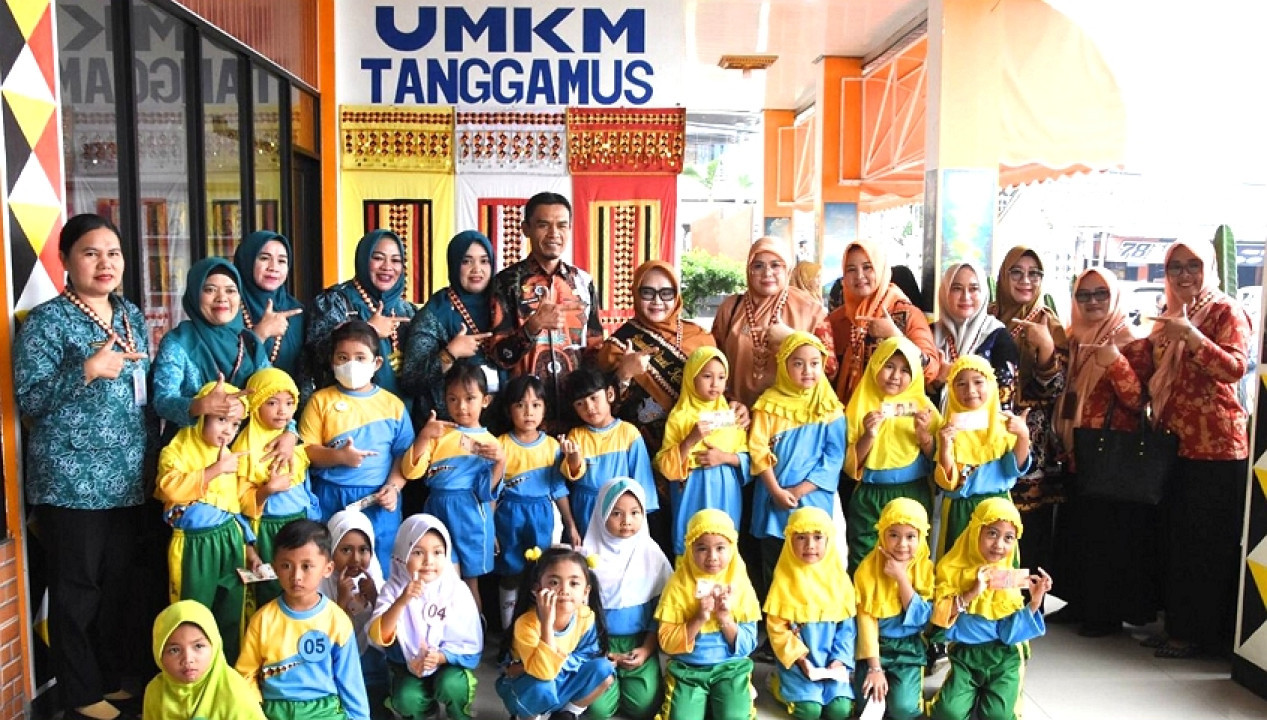 Wabup, Bunda PAUD dan Ketua Pokja I Hadiri Undangan Gebyar TK