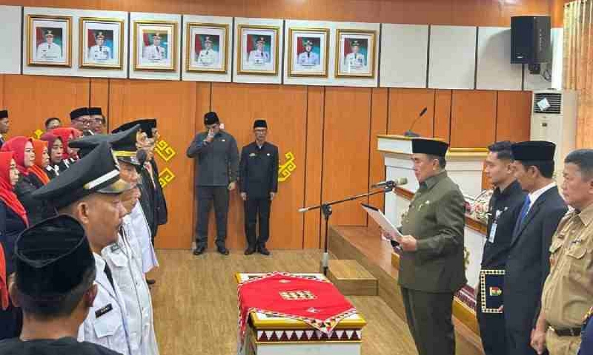 Bupati Tanggamus Lantik 75 Pejabat Administrator dan Pengawas