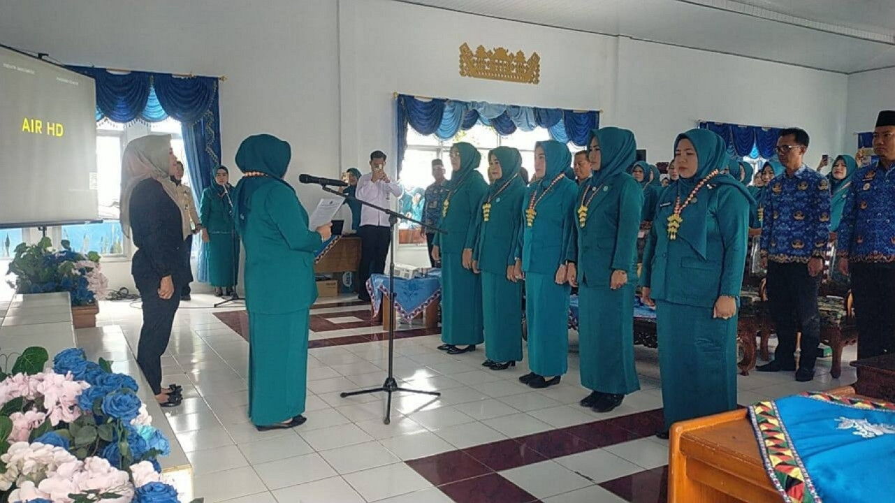 Ketua TP PKK Tanggamus Lantik Enam Ketua Tim PKK Kecamatan