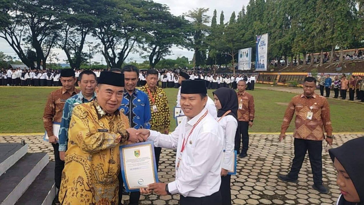 Pemkab Tanggamus Serahkan SK 4.193 PPPK Paruh Waktu 
