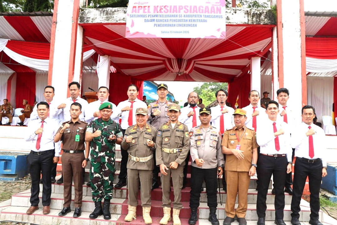 Bupati Tanggamus Pimpin Apel Kesiapsiagaan Satlinmas