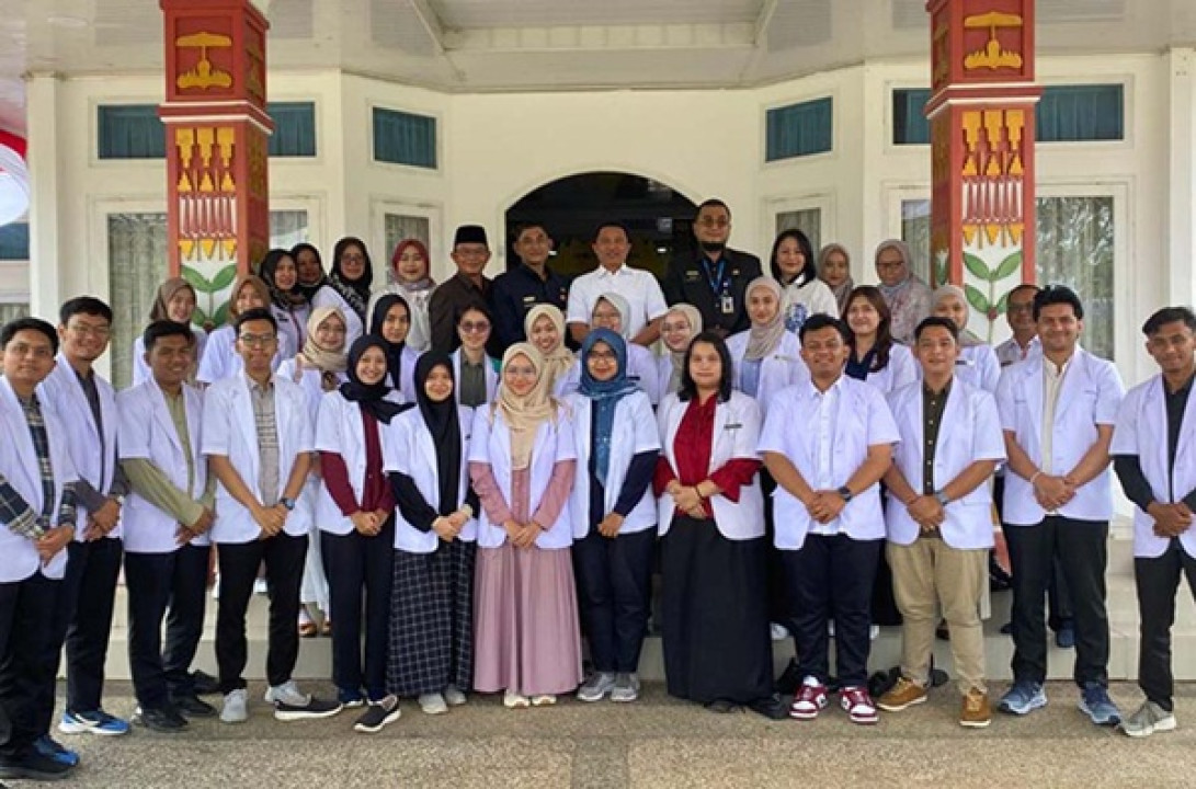 24_DOKTER_PIDI_DAN_PIDGI_RESMI_BERTUGAS_DI_LAMPUNG_BARAT,_BUPATI_PAROSIL_SAMBUT_HANGAT_(OKE).jpg