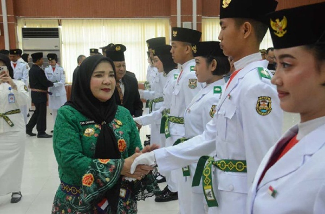 Eva Dwiana Kukuhkan 38 Paskibraka Bandarlampung