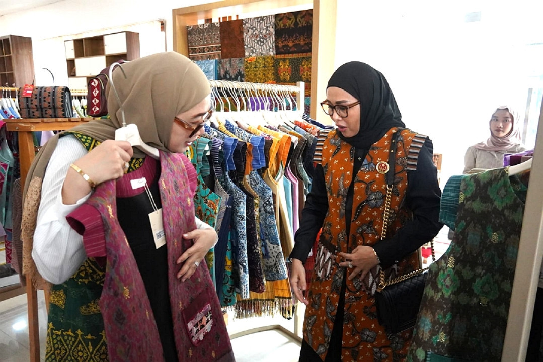 Ratusan Peserta HUT REI Kunjungi Dekranasda Lampung