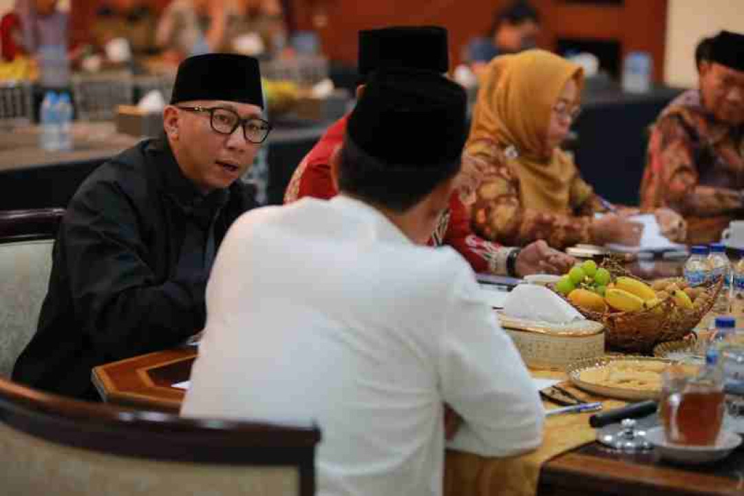 Gubernur_Lampung_dan_4_Bupati_Temui_Mentan,_Perjuangkan_Harga_Layak_untuk_Petani_Singkong.jpg