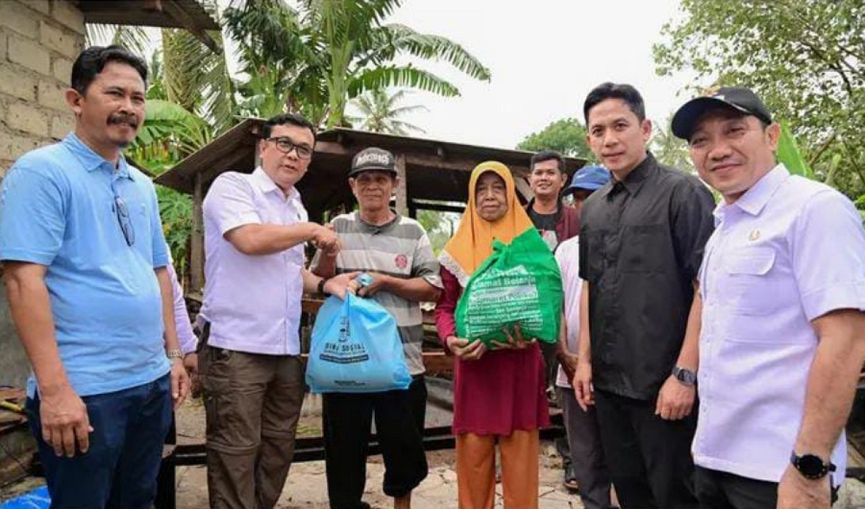 Bupati  Lamsel Respon Cepat Korban Angin Puting Beliung