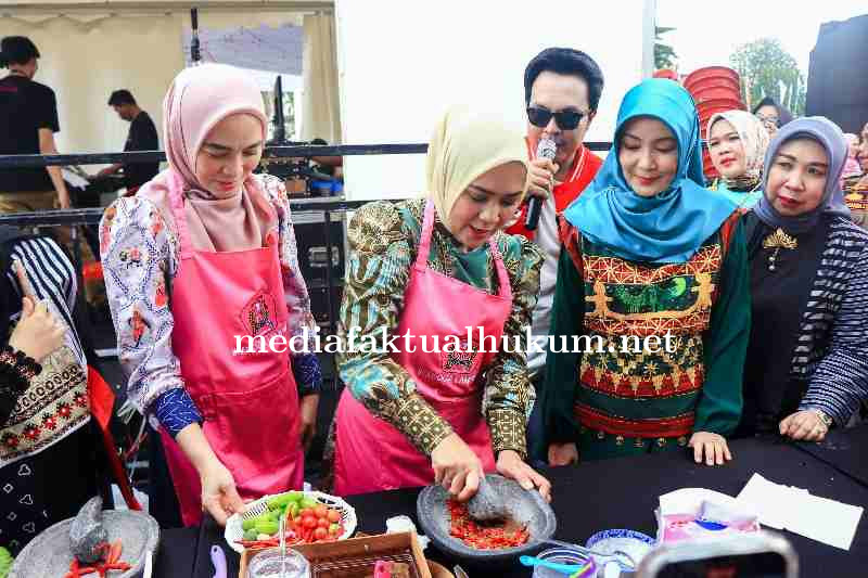 K-Fest_2025_Angkat_Kuliner_Tradisional,_Ketua_TP_PKK_Dorong_Inovasi_Sambel_Seruit.jpg