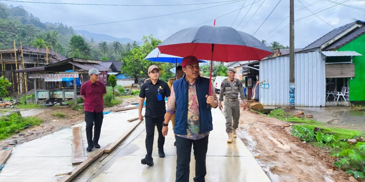Bupati Tinjau Pembangunan Jalan di Pekon Tugu Ratu Suoh