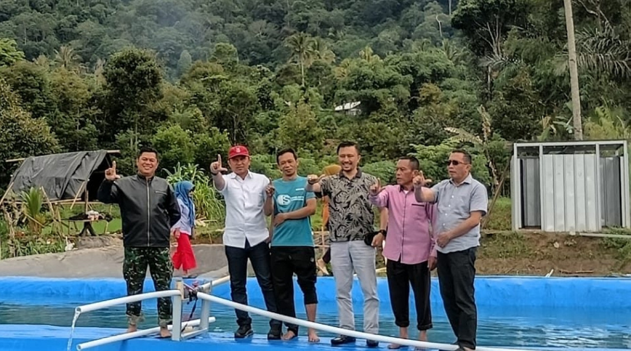 Tinjau Pemandian Air Hangat, Bupati Lambar Berharap dapat Tingkatkan Ekonomi Masyarakat