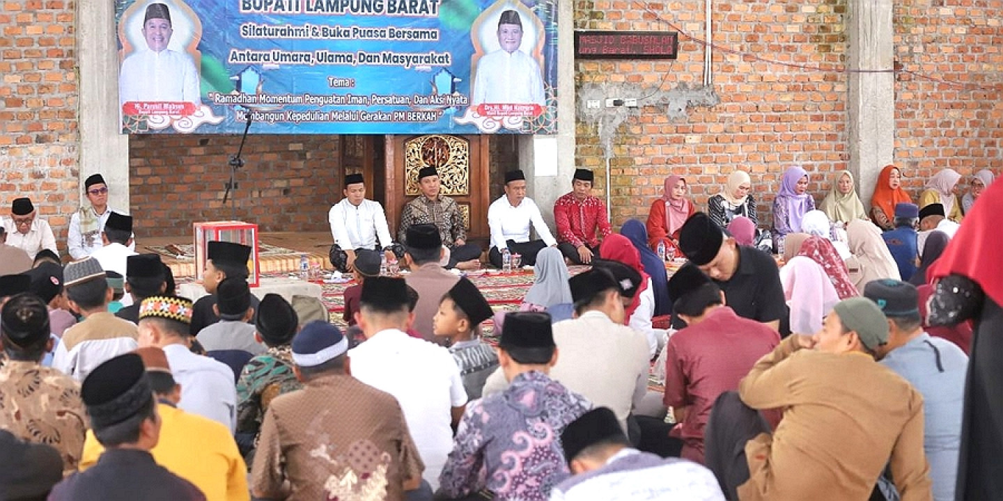 Safari Ramadhan di Way Tenong, Bupati Indahkan Usulan Masyarakat Perbaiki Jalan Putus