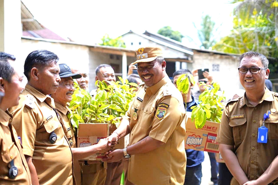 Plt. Bupati Hadiri Penghijauan dan Penanaman Pohon Alpukat di Kampung Putra Lempuyang