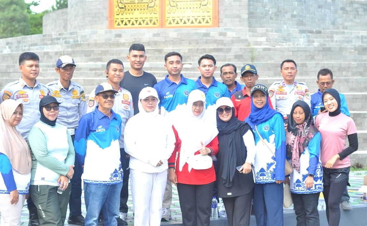Ketum Perwosi Lamteng Ikuti Car Free Day di Tugu Canang