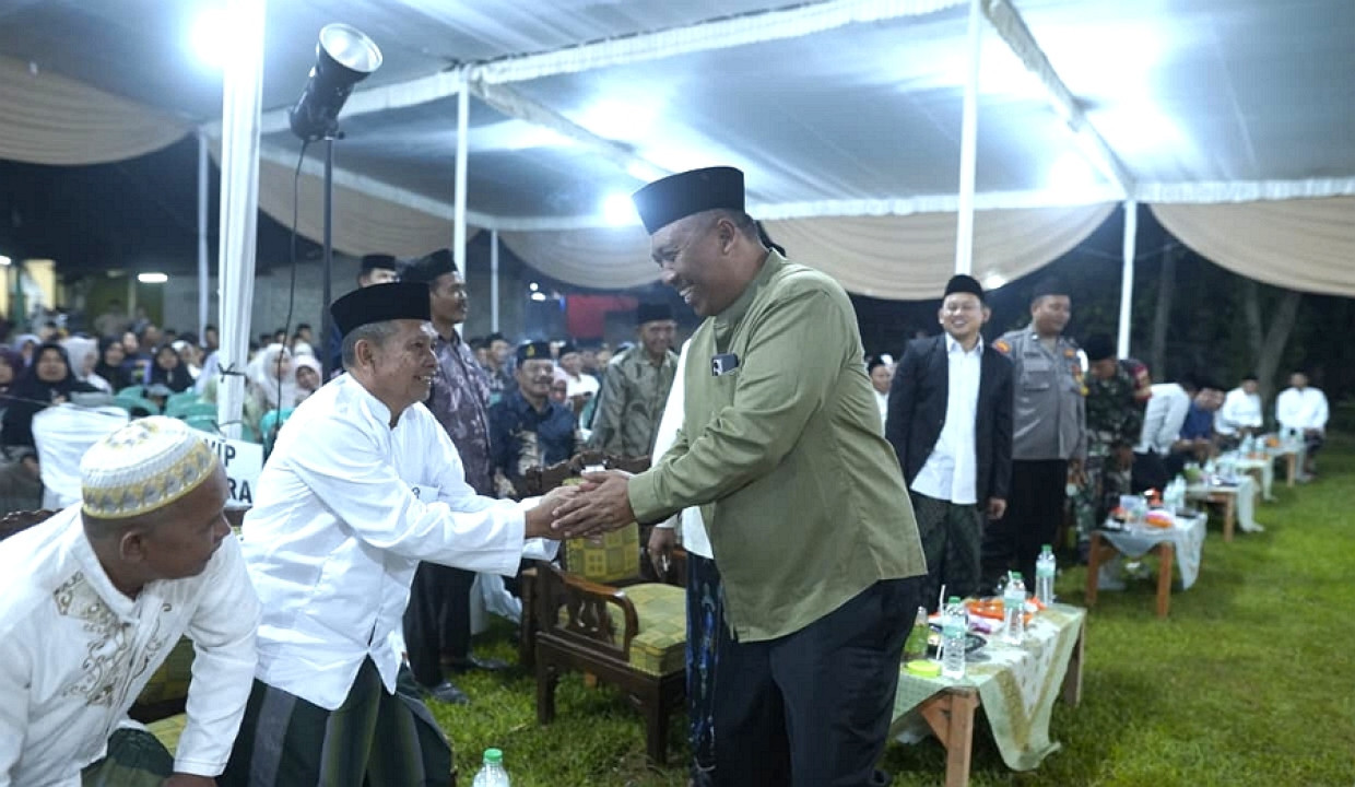 Plt. Bupati I Komang Koheri Hadiri Haflah Akhirussanah Ponpes Sunan Ampel