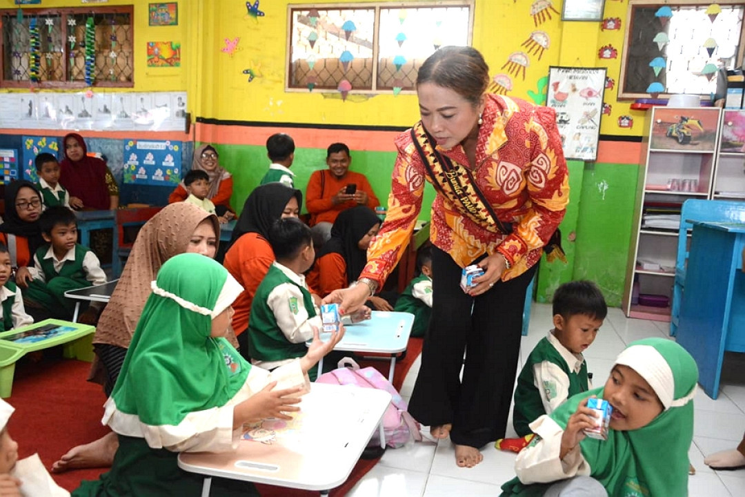 Plt. Bunda PAUD Lampung Tengah Tinjau Pembelajaran Digital di TK Aisyiyah Bandar Jaya