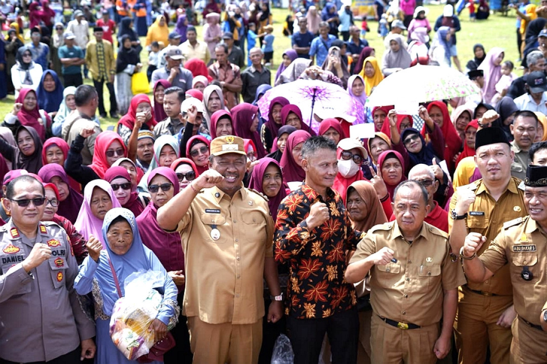 I Komang Koheri Apresiasi Kepedulian Sosial pada HUT ke-51 Kampung Tanjung Anom