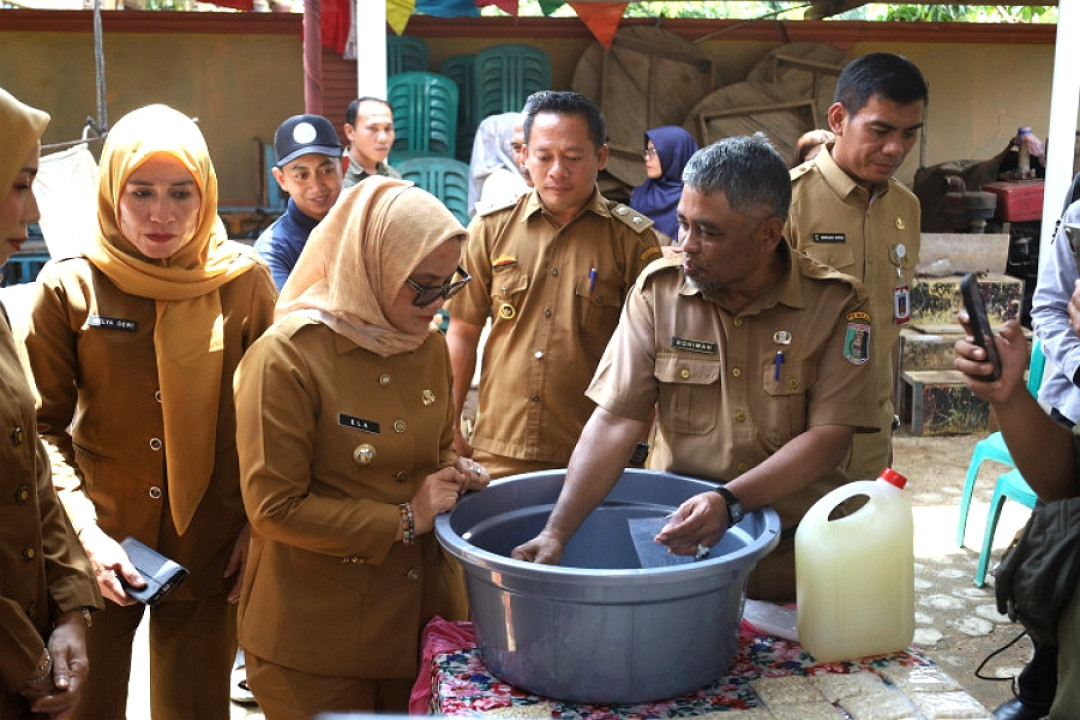 Bupati Beri Arahan Pengembangan Usaha Tahu dan Tempe di Sukadana
