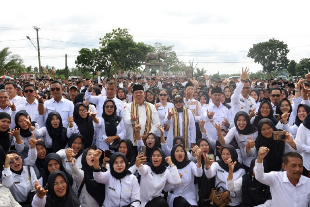 Bupati Lampung Timur Serakhan Petikan SK 4.116 PPPK Paruh Waktu 