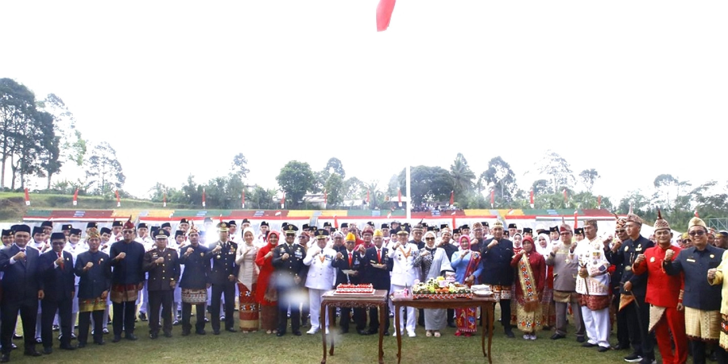 Bupati Lampung Barat Serahkan Tali Asih ke Legiun Veteran