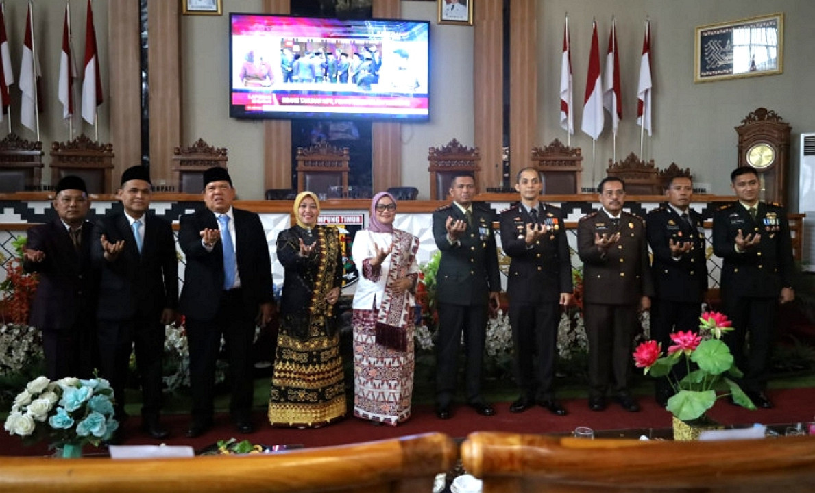 Bupati dan Wakil Bupati Lamtim Hadiri Rapat Paripurna Pidato Kenegaraan Presiden RI