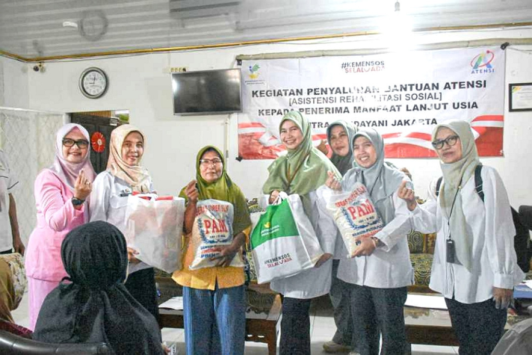 117 Lansia Kota Metro Terima Bantuan Atensi Kemensos RI Melalui Dinsos-PM