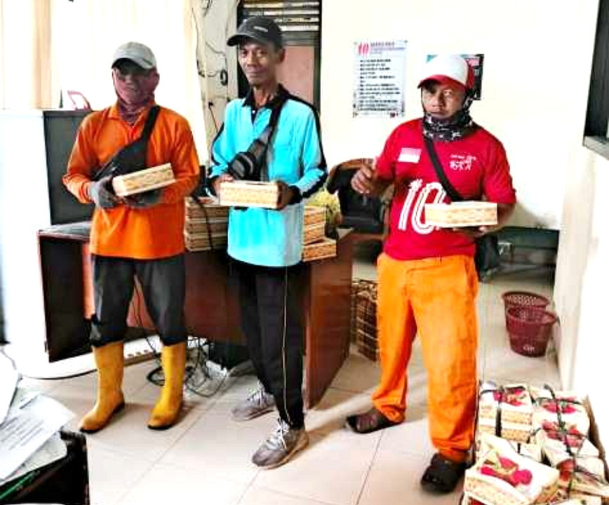 Aksi Jumat Berkah Wali Kota Metro, Peduli Pasukan Orange dengan Nasi Kotak Gratis