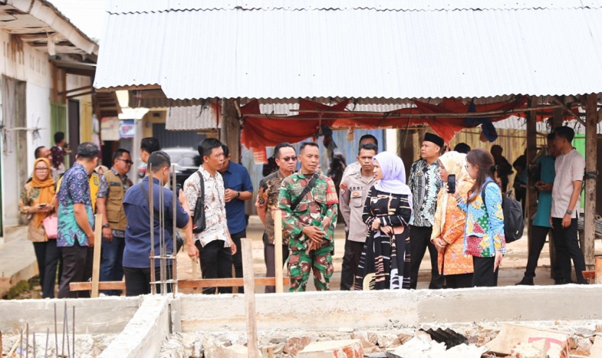 Bupati Tinjau Kerusakan Pasar Trikora Akibat Angin Kencang