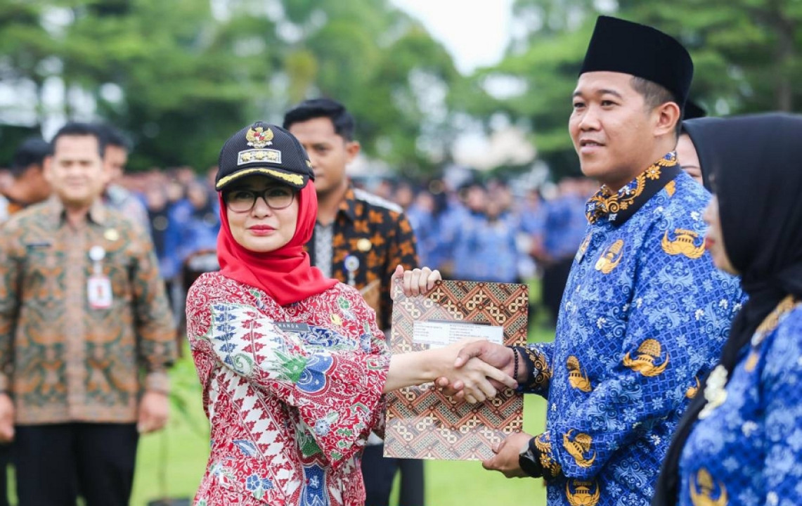 Bupati Nanda Indira Serahkan SK 3.457 PPPK Paruh Waktu Pesawaran