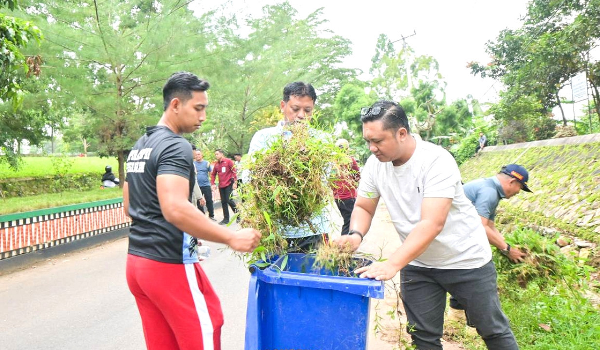 Pemkab Pesawaran Laksanakan Gerakan Bersih-Bersih Dukung Indonesia ASRI