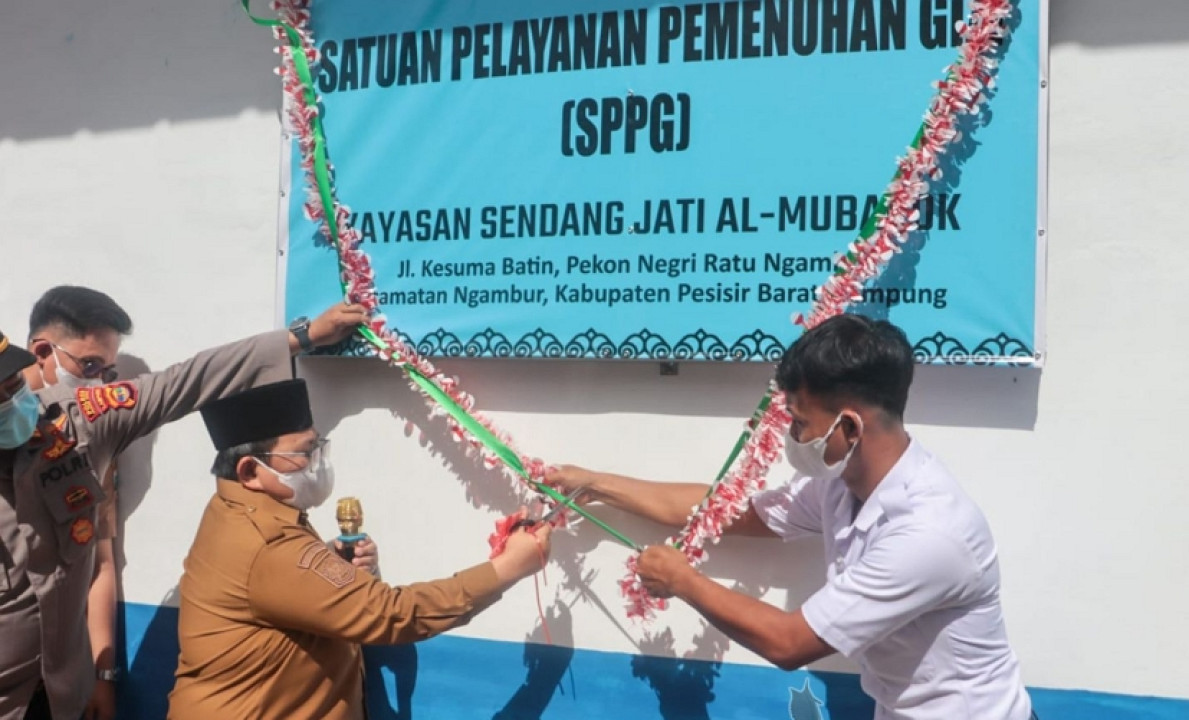 Wakil Bupati Irawan Topani Launching Dapur Sppg Negeri Ratu Ngambur