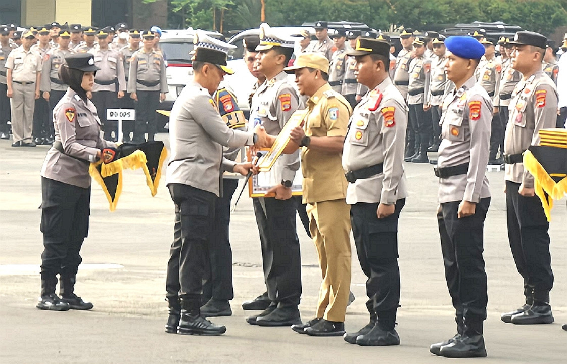 Bupati Pringsewu Terima Penghargaan Kapolda atas Dukungan Program Akulturasi Budaya