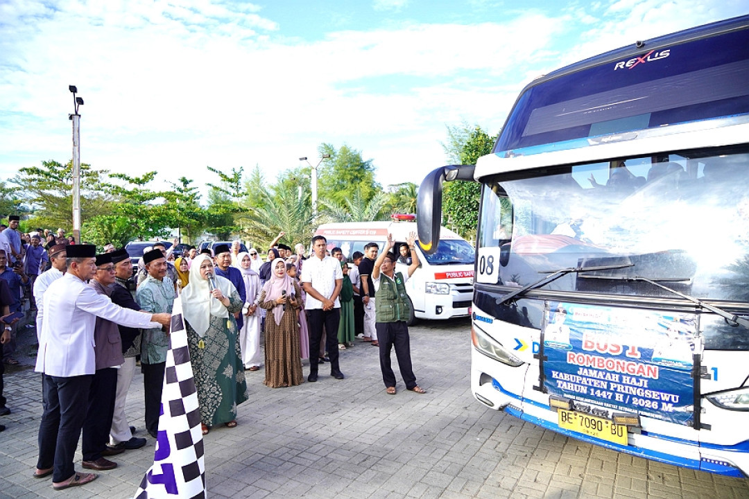 Wabup Pringsewu Lepas Jemaah Calon Haji Kloter 31 JKG