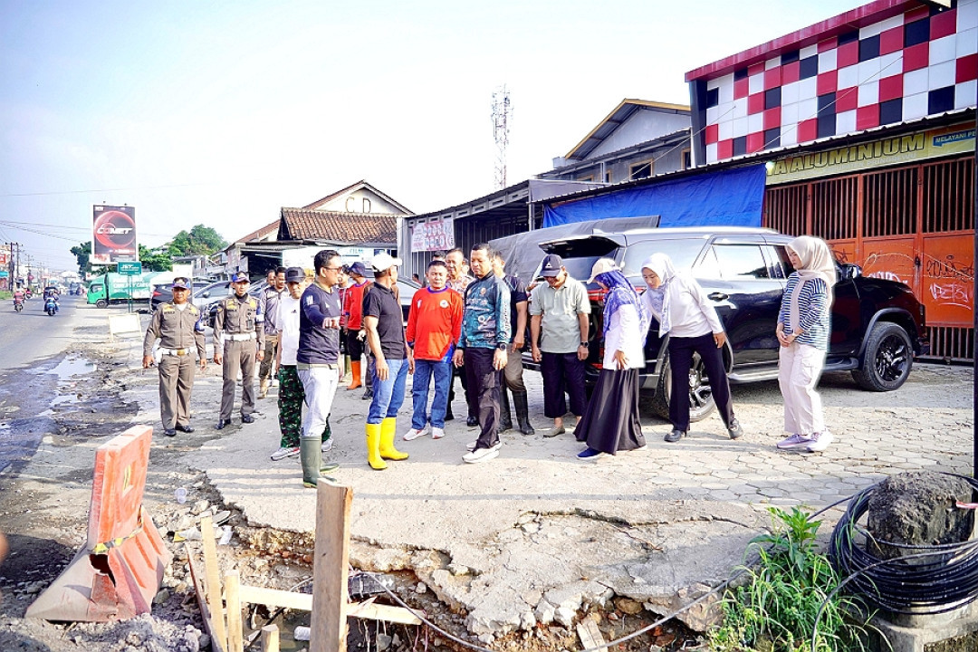 Bupati Pringsewu Ikuti Gotong-royong (Korve) di Pekon Sidoharjo