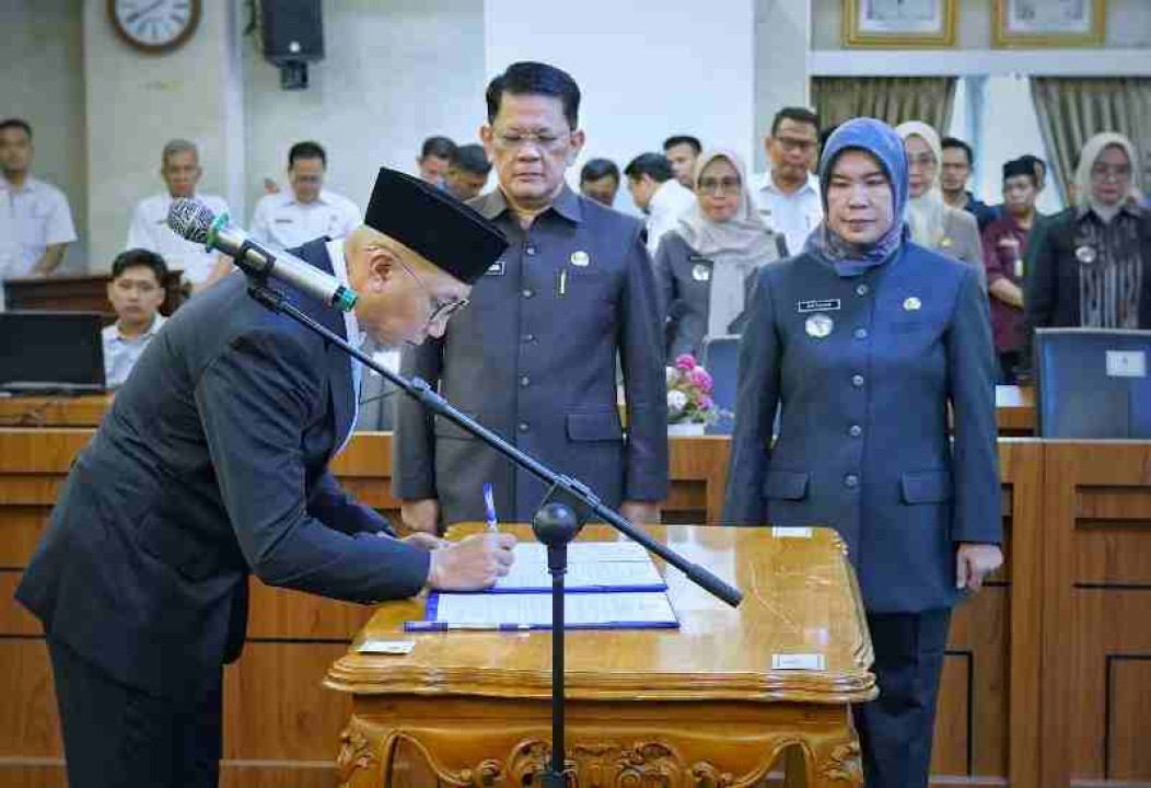 Pelantikan Pejabat Pimpinan Tinggi Pratama, Gubernur Mirza Dorong ASN Jadi Motor Perubahan