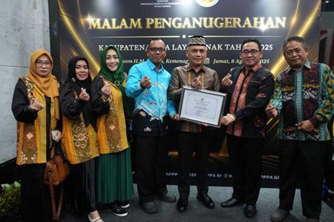 Pemkot_Metro_kembali_raih_Penghargaan_KLA_Nindya,_H__Bambang_Upaya_menjamin_hak_hak_anak.jpg