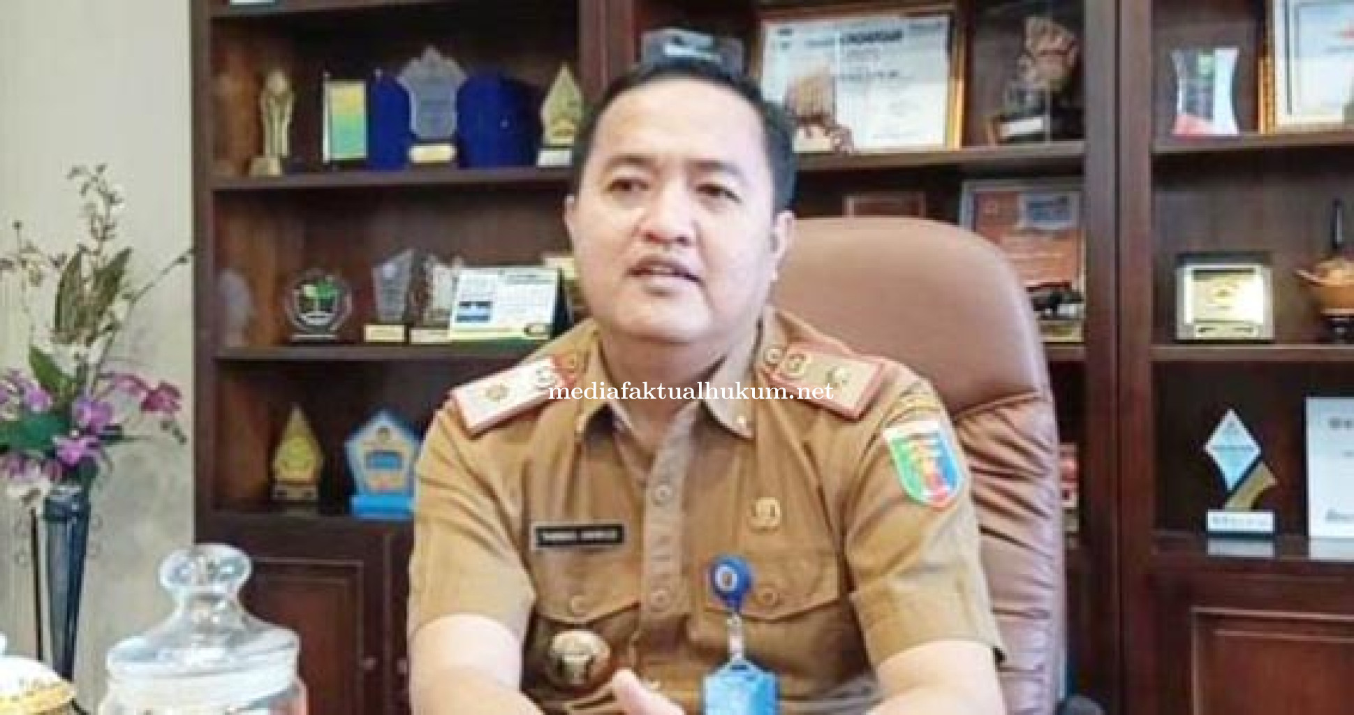Perjuangkan_Nasib_Status_400_Guru_Honorer_R4.jpg