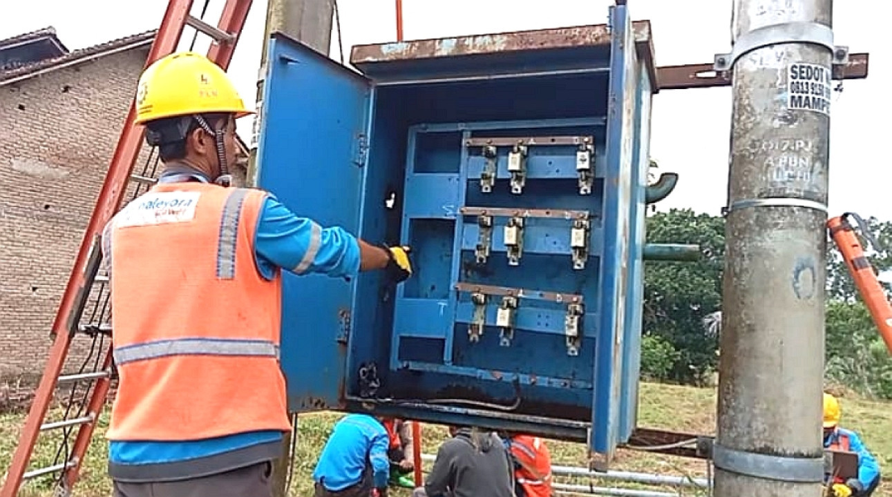 Kawanan Pencurian Gasak Kabel Gardu PLN di Desa Rejomulyo Palas