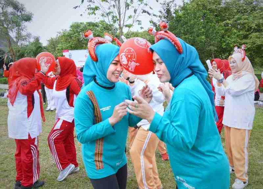 Semarak_Kemerdekaan,_PKK_Provinsi_Lampung_Bersama_Organisasi_Wanita_Rayakan_HUT_ke-80_RI.jpg