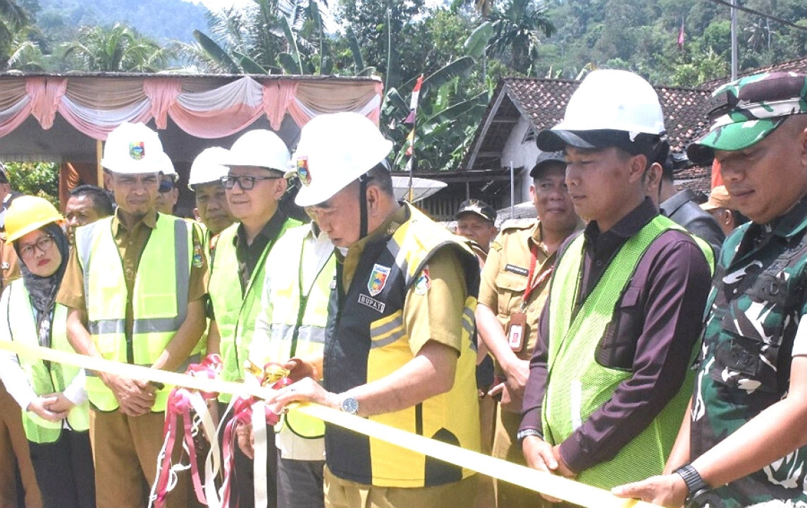 Bupati Tanggamus Resmikan Ruas Jalan Sedayu–Tugu Papak 