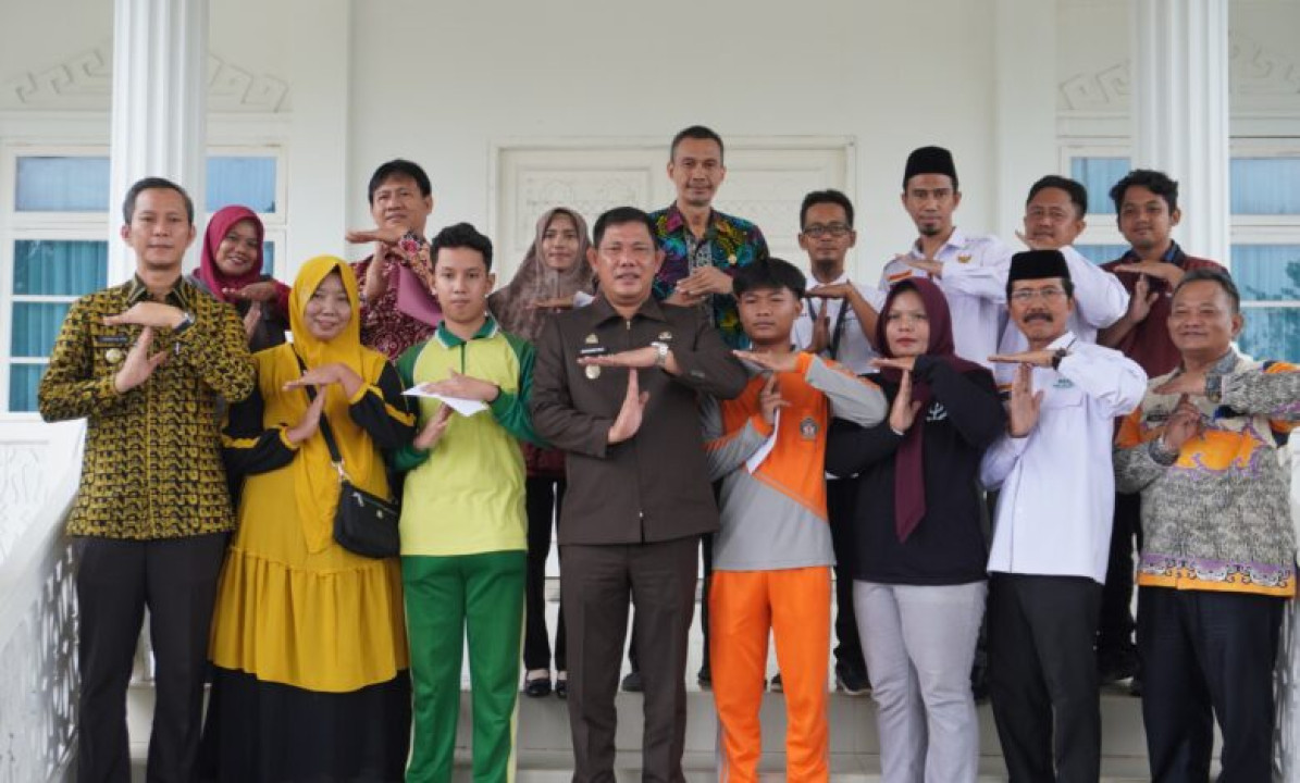 Wakil_Bupati_Tubaba_Lepas_Siswa_Sekolah_Rakyat_untuk_Kegiatan_Edukasi_dan_Pengembangan_Diri.jpg