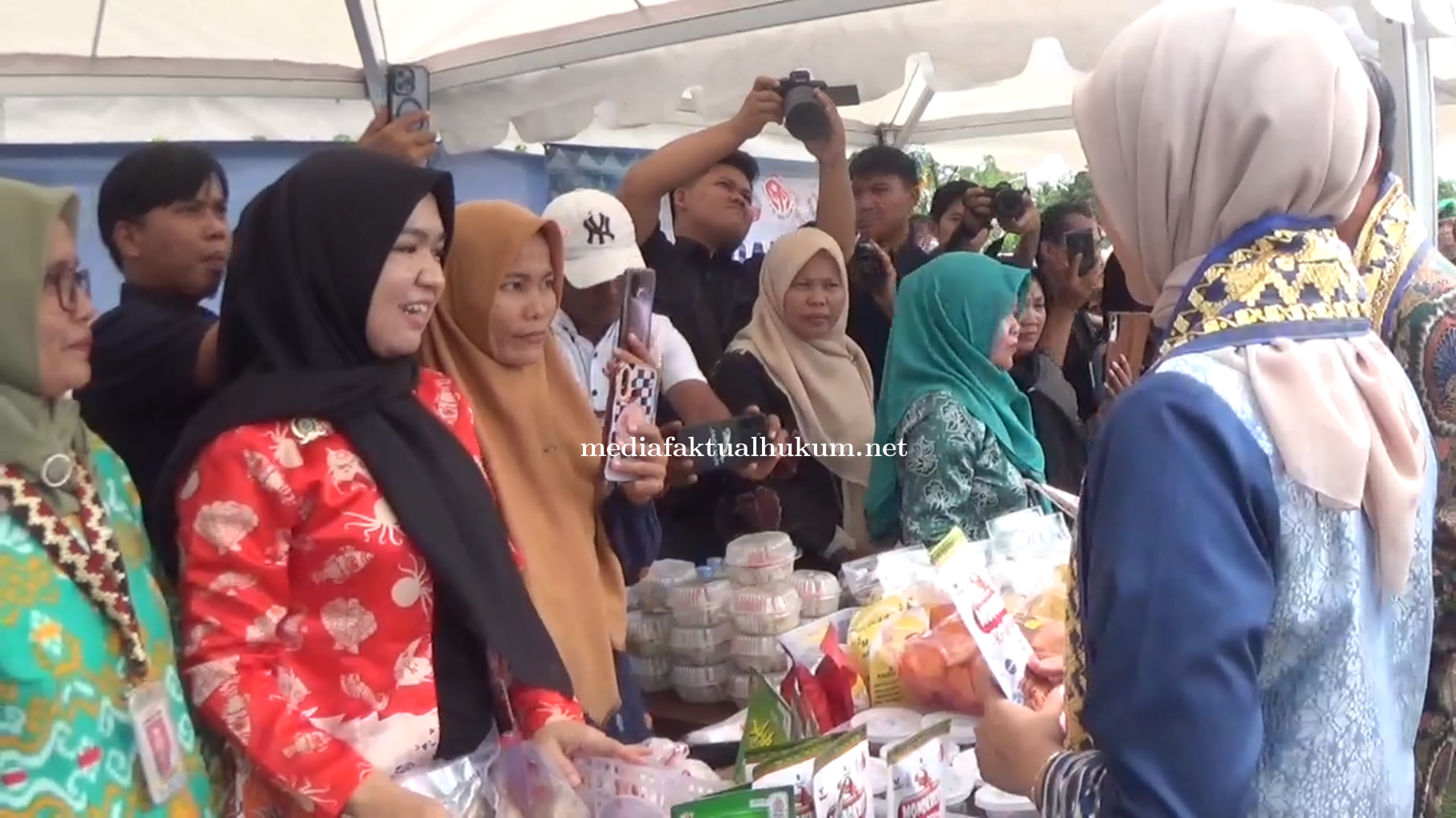 Wakil Gubernur Lampung dan Debut Menko Apresiasi Olahan UMKM Monokreszz Krispi Udang.